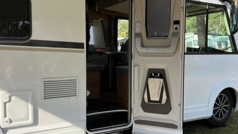 Weinsberg Caracore 700 meg – 4p Fiat integrated from 2024