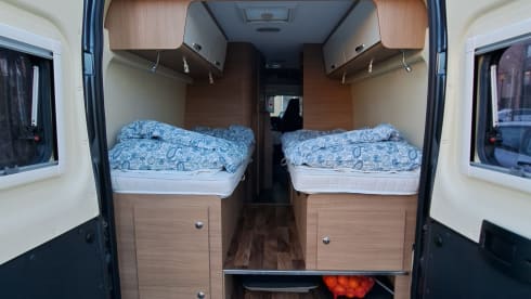 Odiesadventures2 – Mooie Fiat Ducato buscamper met lengtebedden