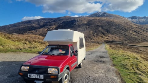 Eliza – Retro Romahome available for adventures