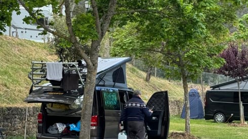 Bruintje – 4p Volkswagen campervan uit 2013