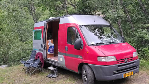 2p Peugeot campervan uit 1998