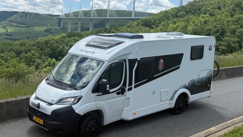 Bike ride  – 3p Sunlight V66 length beds off grid NEW BJ2026