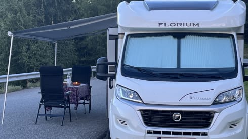 Florium – Luxury camper for 2 people (2020) from the Fleurette class segment!