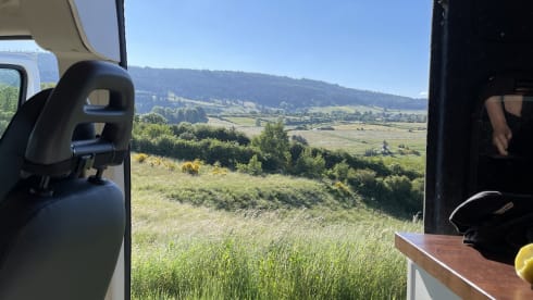 Otis – Super cozy self-build camper