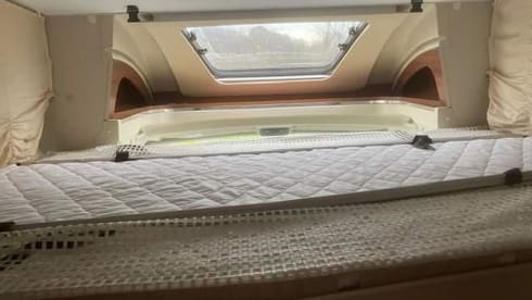SilverBird – luxurious Adria Matrix 670SL - Located 10mins from Heathrow Airport