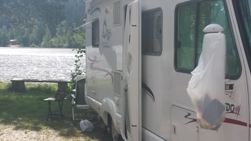 Let op!!! Prijs is inclusief dagverzekering goboony! – Beautiful camper for rent! With a fixed bed and fully furnished!