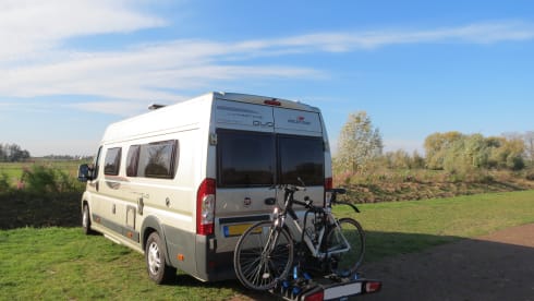 Rolmaatje – Beautiful Roller Team Livingstone bus camper (2.5p) for rent