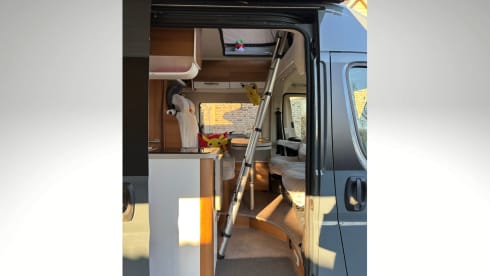 Gigi – 4p Buscamper 6 meters. Very complete and super cozy.