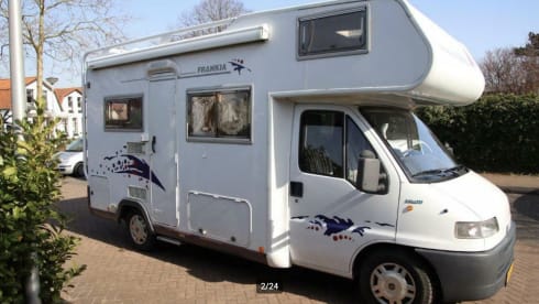 Pèpè – Very neat and spacious camper
