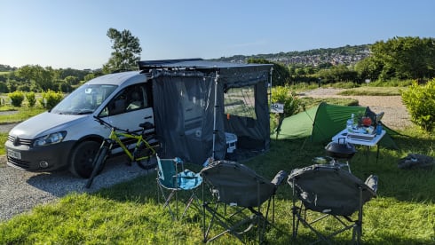 Callie the Caddy – Off-Grid 4x4 van. Insurance included!