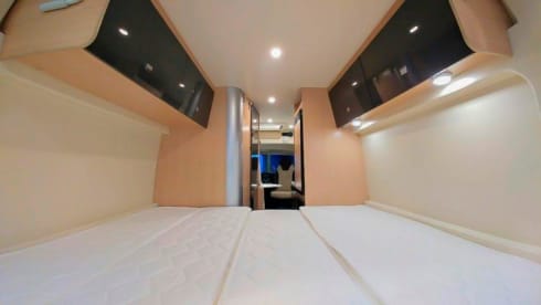 I-type – New bus camper with 4 permanent sleeping places
