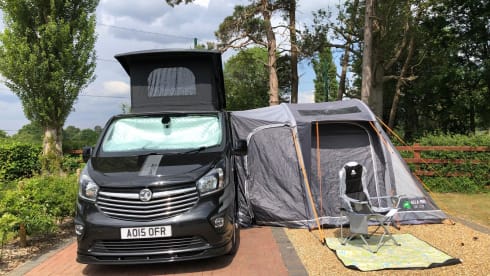 Roma – Superb 4 berth Vauxhall Vivaro campervan LWB