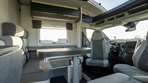 Chausson 3 – beautiful family camper, 5 persons with automatic transmission, built in 2024