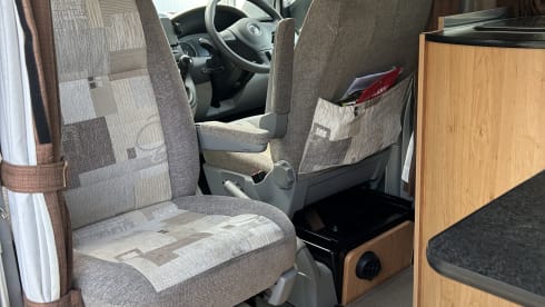 Vino – 4 berth Volkswagen T5 Hillside Camper conversion 2015