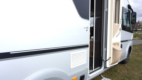 4p Adria Sonic plus 700 from 2023