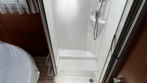 De Camper – Pilote semi-integrated (3 persons)
