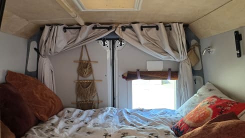 Herdy 🐑 – ✨ Luxuriöser Campervan mit 2 Schlafplätzen – nur für Erwachsene | Autarkie-fähig | Hundefreundlich ✨