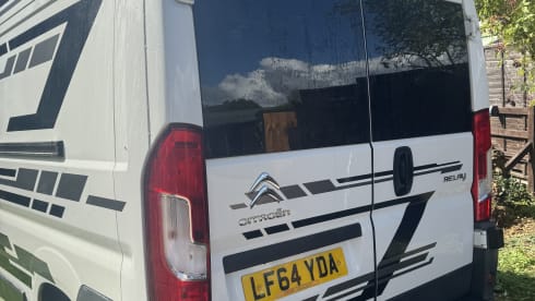 Homely camper 3 berth, 3 seatbelts, fixed bed  – 3 berth Citroën campervan from 2014