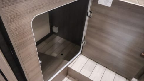 MOBI-) – BRAND NEW 5-person camper - also for your WINTER HOLIDAY