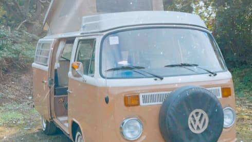 Ned – Gemoderniseerde, stuurbekrachtige, 4-persoons VW T2 met alle extra's