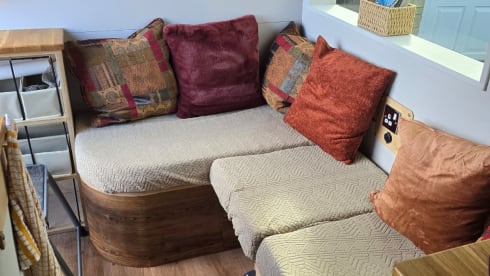 Herdy 🐑 – ✨ Luxuriöser Campervan mit 2 Schlafplätzen – nur für Erwachsene | Autarkie-fähig | Hundefreundlich ✨