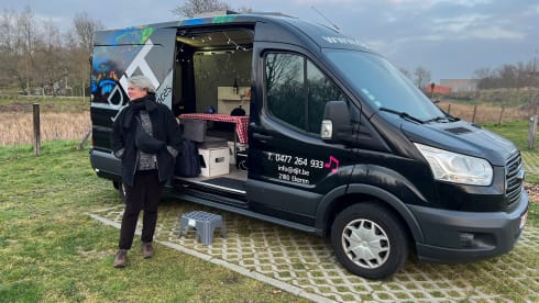 den DJ – Une fête partout - van pour 2