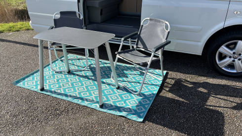 4-person Volkswagen California bus camper T5