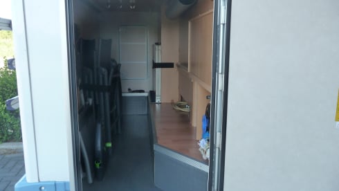 Nice compact camper for 4 people.
