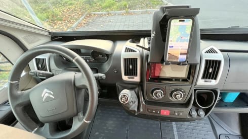 Giotti – Beautiful motorhome with alcove