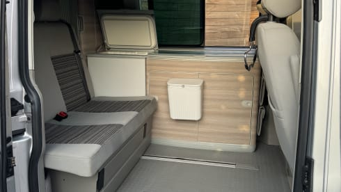 4p Volkswagen campervan uit 2012