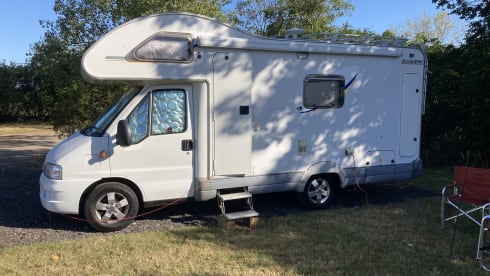 Connie – Fiat Alcove met 4 slaapplaatsen uit 2004