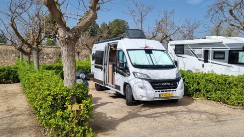 Almost new Malibu bus camper from 2020 with wifi