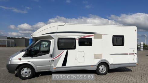 Luxury 4/5 person Ford Camper CHALLENGER with Queen bed.