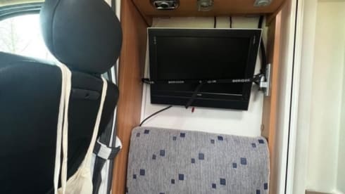 Roadrunner – Beautiful and very well maintained motorhome with lots of space