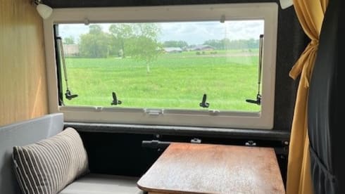 Heunie 1 – Beautiful camper van from 2017 with 2 lengthways beds