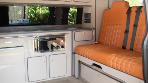 Harriette – 4 berth Volkswagen CamperKing Montecarlo 2021