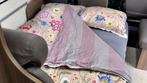 Ooit Is Nu! – Self-sufficient 6 person luxury camper "Ever Is Now"