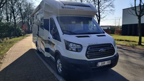 Beautiful family camper for 5 people, fully equipped