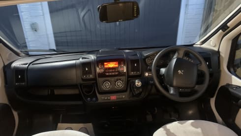 Autoquest 196 – Autoquest 196 motorhome 6 berth (delivery and pick up available)