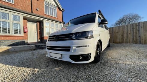 Earle – EARLE - VW T5 Campervan (4 berth)