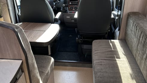 Piloot – Pilote camper - a big people camper! fully furnished!