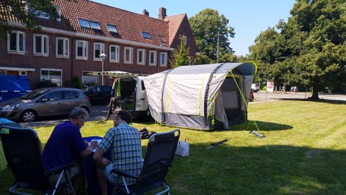 Ecamper – E-motorhome Nissan ENV200 Electric compact bus camper for 2 persons