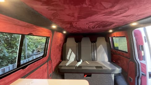 Ronnie – VW T6 Ready for your perfect stayaway