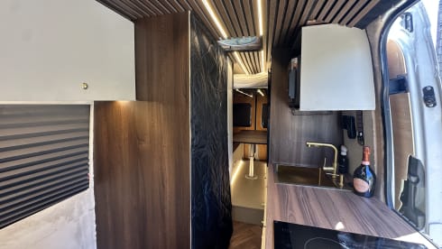 The Laurent – Luxury 3 berth Mercedes-Benz 907 Campervan