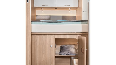 Carado T459 Automaat – Experience the freedom! Very spacious luxury - Queen bed - separate shower