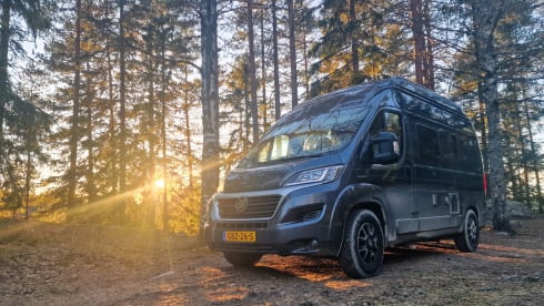 Uluru – 4-person Hymer bus from 2018