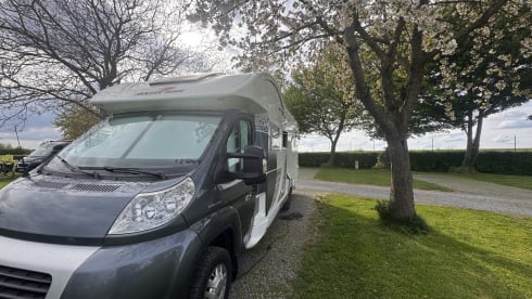 Integral 4 person camper super luxury 