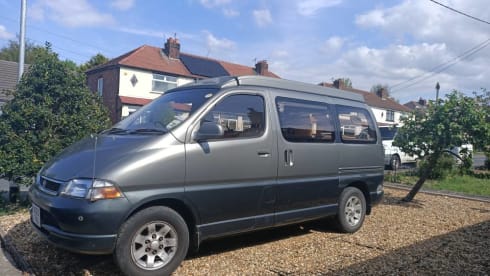 Dallas – 5 berth Toyota campervan from 1995