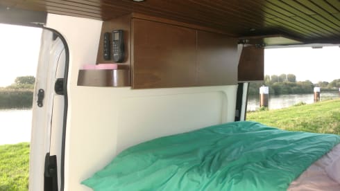 Bobbie – Colorful off grid crafter