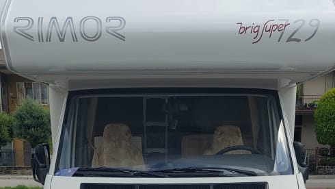 EvEn – Comfortable camper with 7 travel places and 7 sleeping places,